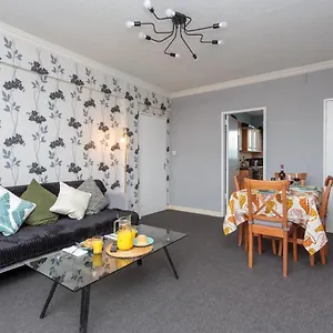 Spacious 3db -15 Minutes From Centre Apartment